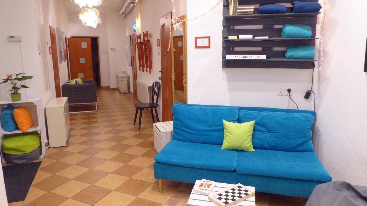 Flyfly Hostel , Darmowy Parking , Rezerwuj Przez Urzadzenia Mobilne -10 Procent Breslavia Exterior foto