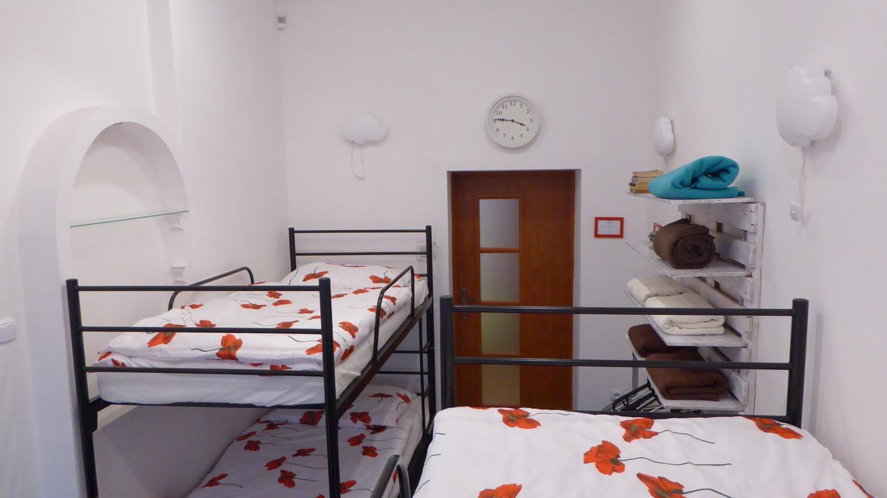 Flyfly Hostel , Darmowy Parking , Rezerwuj Przez Urzadzenia Mobilne -10 Procent Breslavia Exterior foto